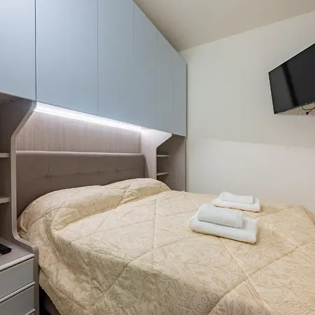 Apartment Guesthost - Piazza Garibaldi Lovely Flat