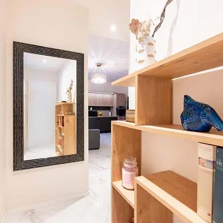 Guesthost - Piazza Garibaldi Lovely Flat Apartment Parma