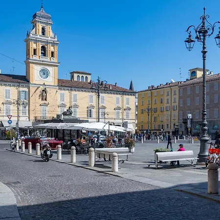 Apartment Guesthost - Piazza Garibaldi Lovely Flat *