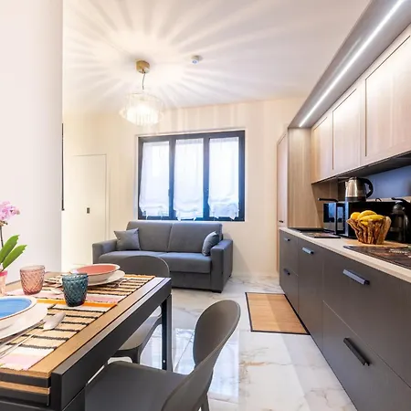 Guesthost - Piazza Garibaldi Lovely Flat Apartment Parma