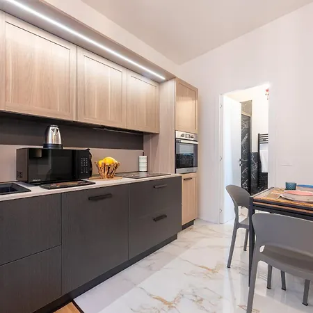 Apartment Guesthost - Piazza Garibaldi Lovely Flat Parma