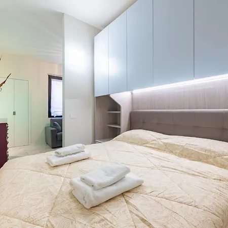 Apartment Guesthost - Piazza Garibaldi Lovely Flat