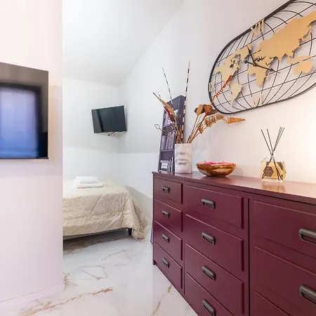 Apartment Guesthost - Piazza Garibaldi Lovely Flat